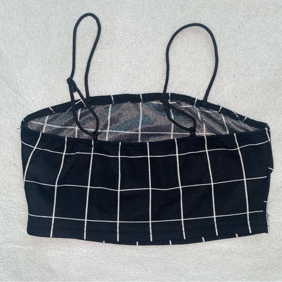 Yoins Crop Top - Picture 3 of 3